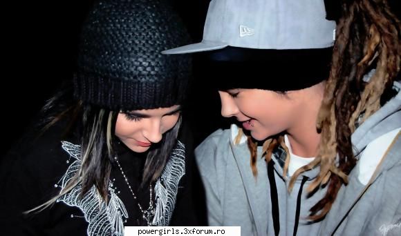 Pictures with the sweet twins in this world.:> - CrEiOaNe"`"iNvIzIbIlE - Gemenii Kaulitz