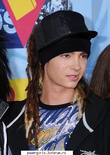 Tommytzu:> - Ce mai baiat dulce avem noi aici Imi vine sa il - Tom Kaulitz